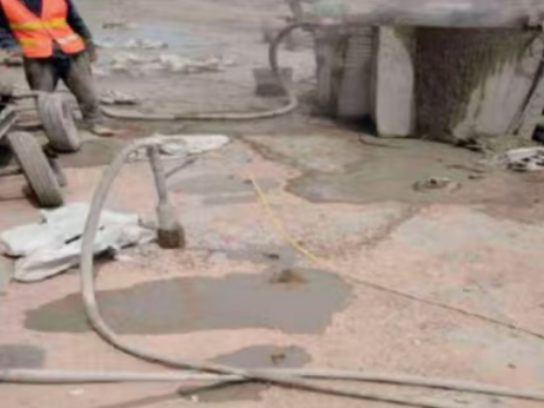 利津水泥混凝土路面板底注浆技术 路面脱空注浆整治方案