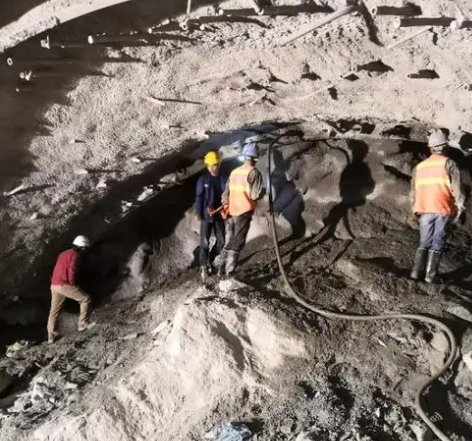 利津拱顶带模注浆料的施工流程及注意事项